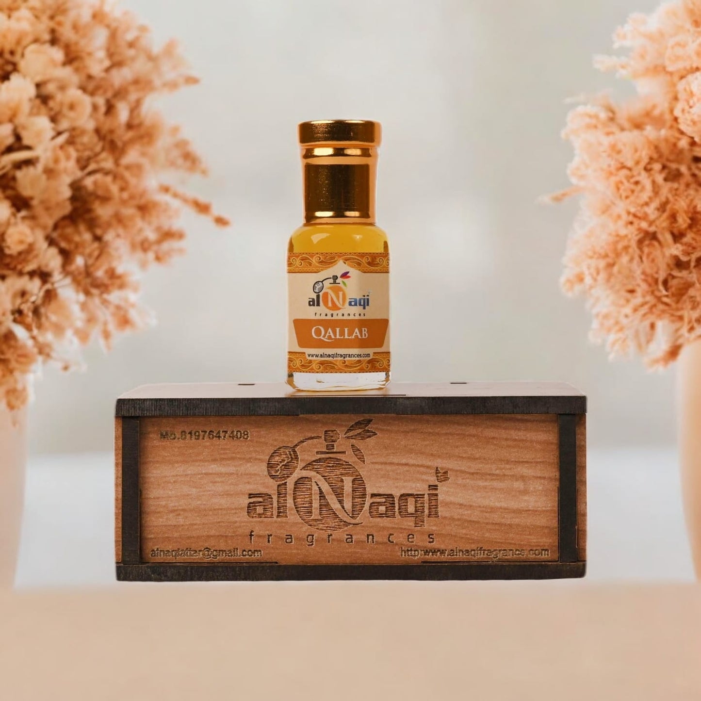 Luxurious perfume oil with a warm, inviting heart of floral and spice notes.