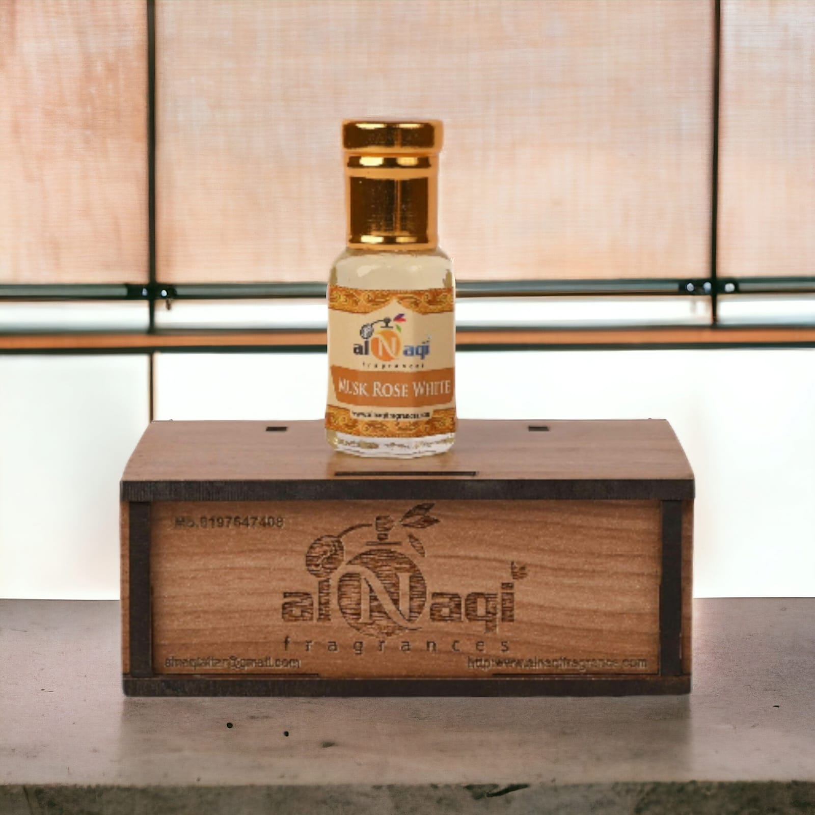Sophisticated attar with a blend of white rose and warm musk