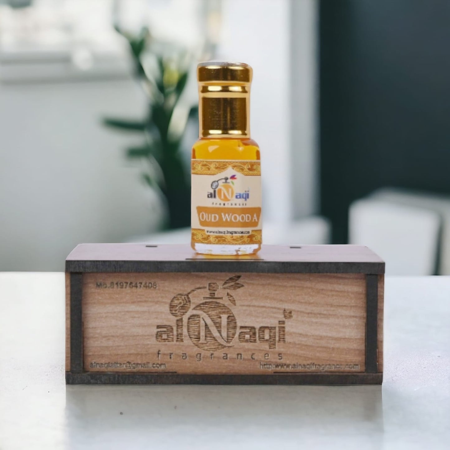 Unisex fragrance with warm and exotic notes
